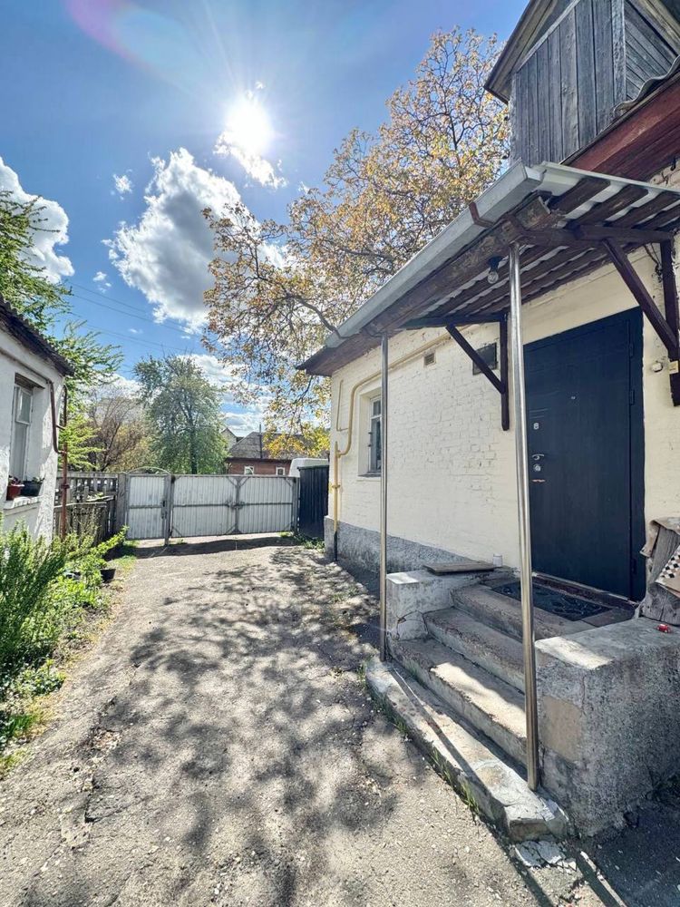 Продаж частини будинку з автономним опаленням.Горсад.