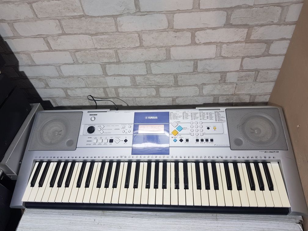 Синтезатор Yamaha PSR-323/M-Audio динамічна клавіатура б/у з Німеччин