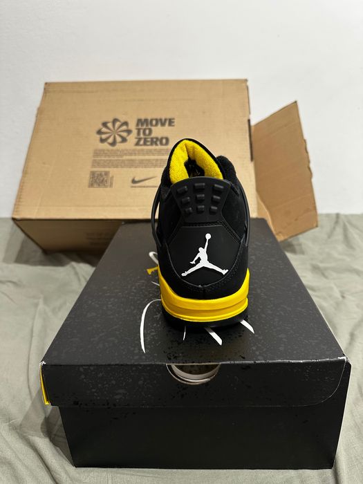Air Jordan 4 Yellow Thunder
