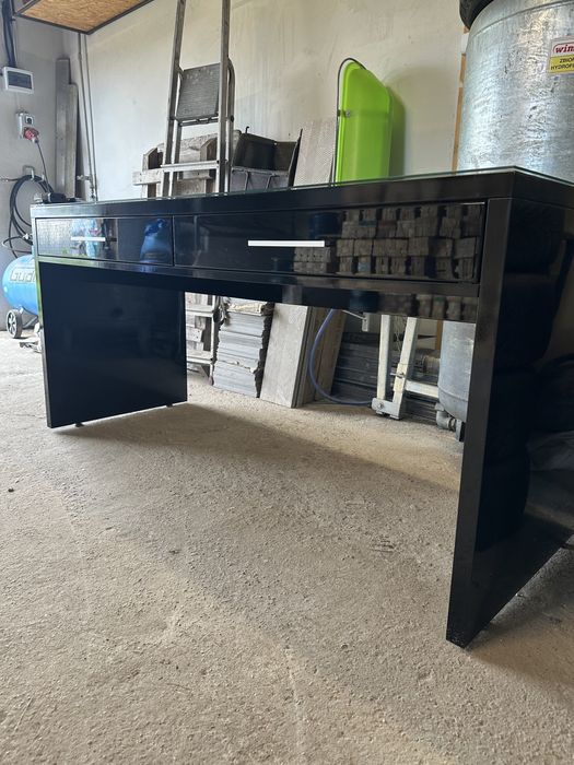 Biurko Czarne lakierowane .