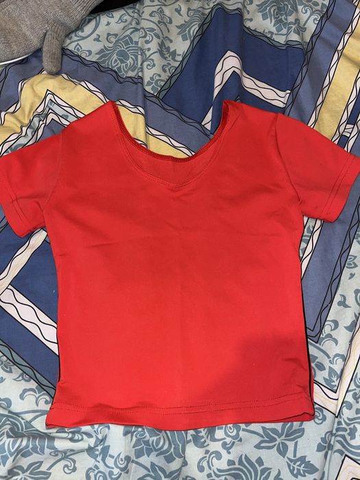 короткий топ червоний