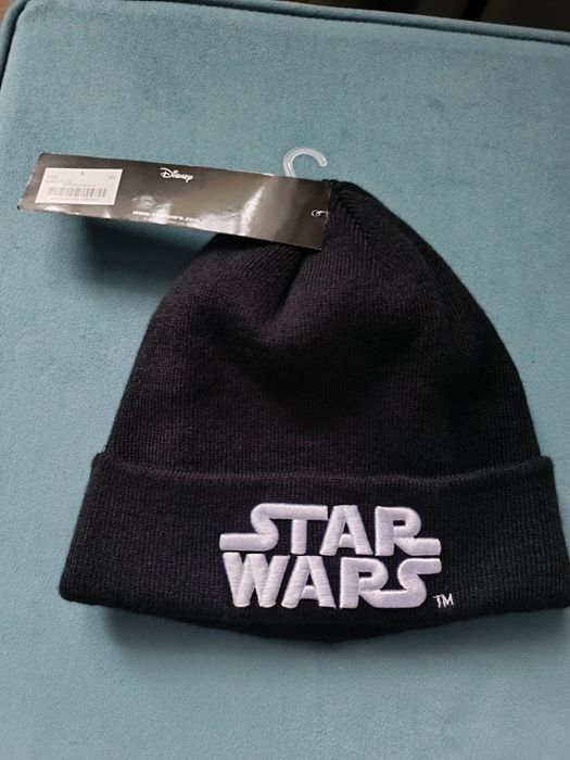 Czarna czapka zimowa z napisem  Star Wars