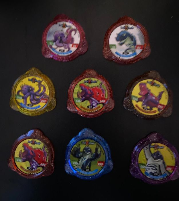 Vendo coleção de tazos invizimals
