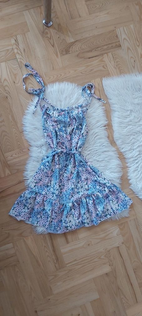 Sukienka letnia varlesca w kwiatki kwiaty krótka mini wiązana