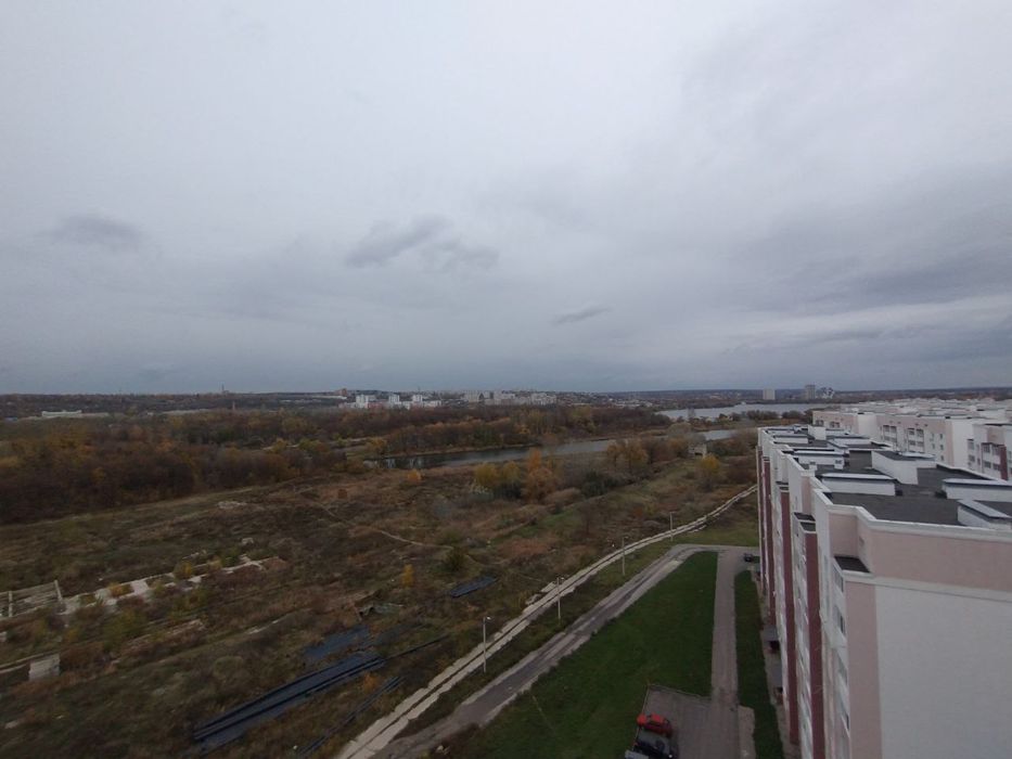 Продам квартиру з чорновим ремонтом м. Академіка Павлова