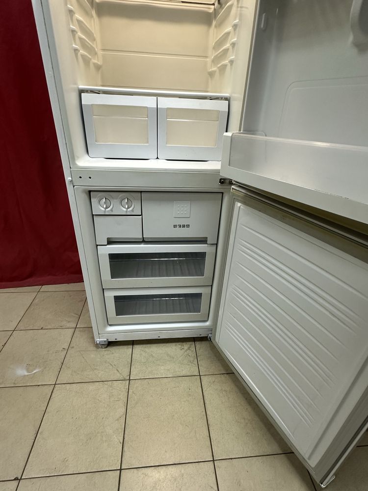 Хололильник Samsung RL 38 BNCP