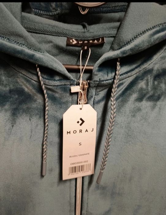 Welurowy dres, Moraj