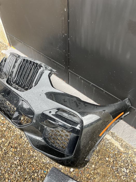 Продам половинку бампера BMW x5 g05 g05 решітка ноздрі