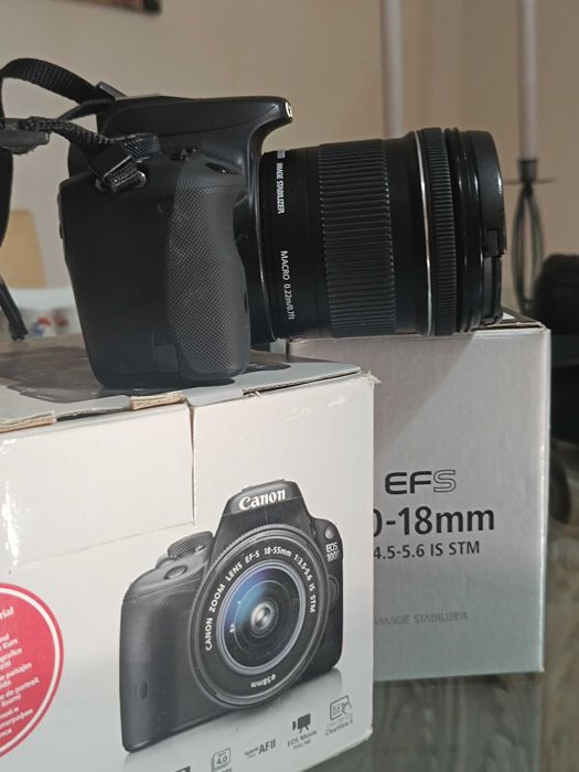 Máquina fotográfica Canon 100d com lente Canon 10 - 18 mm