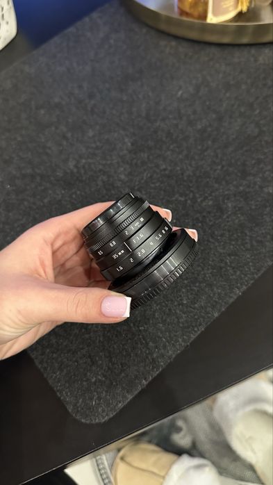 Продам мануальный обьектив sony a5000 35 mm
