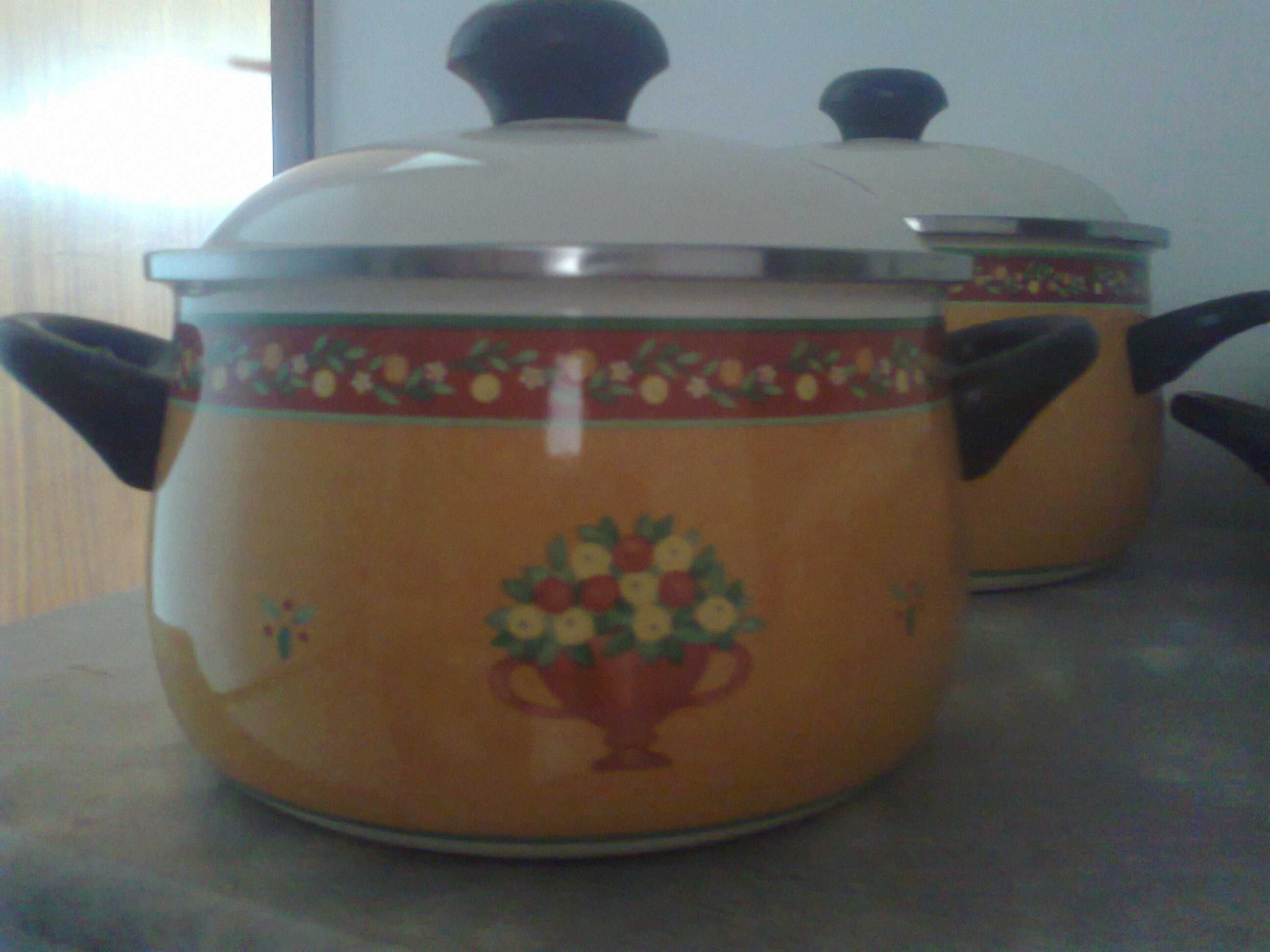 conjunto de panelas e tachos