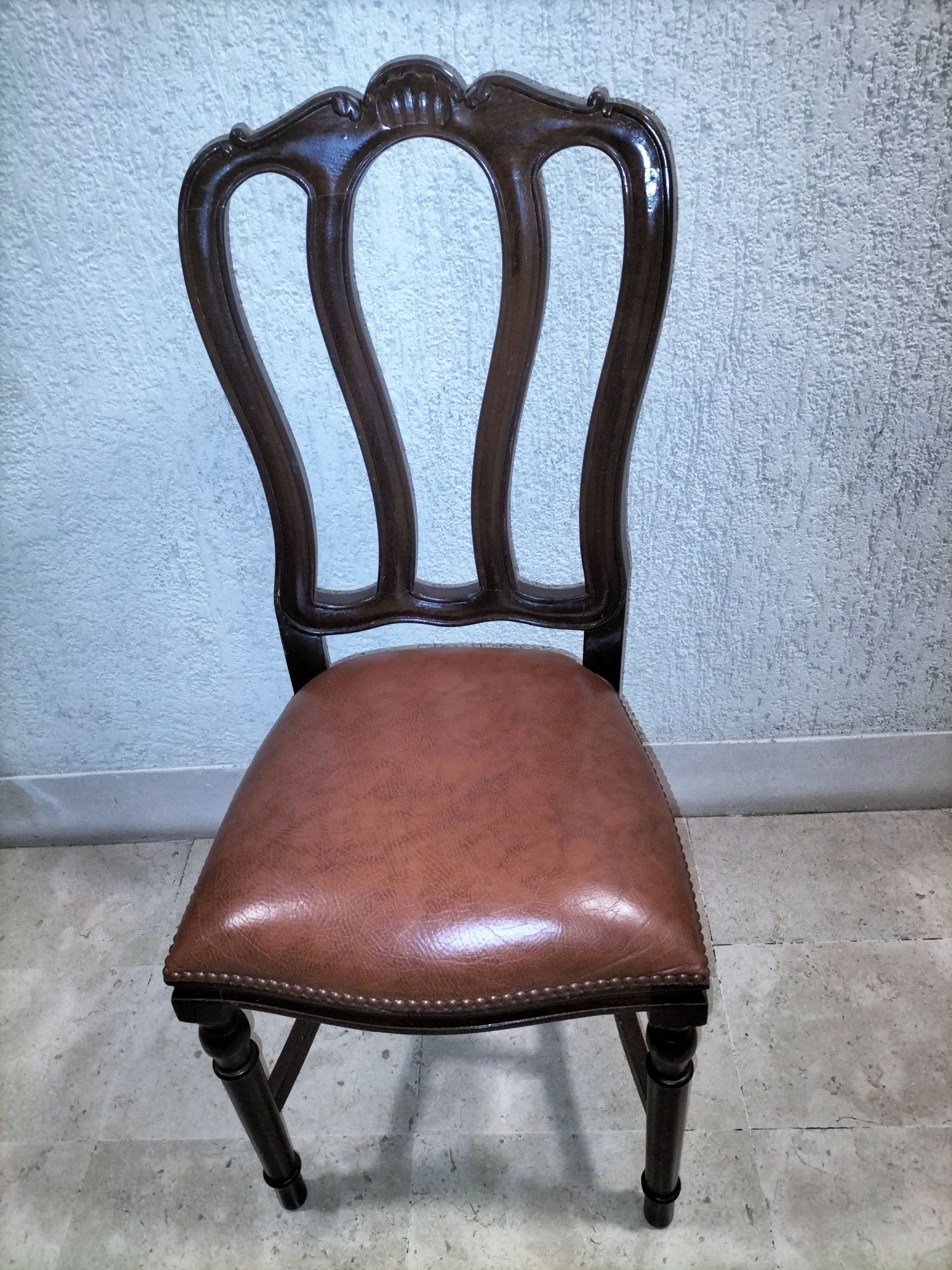 Cadeira em Madeira e Pele