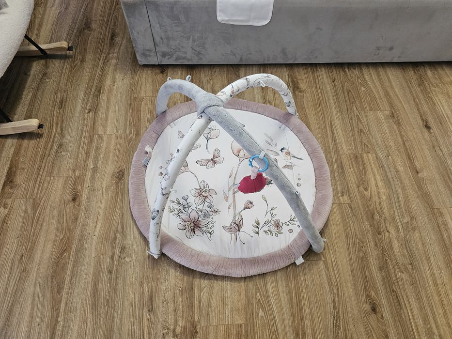 Mata do zabawy dla noworodka