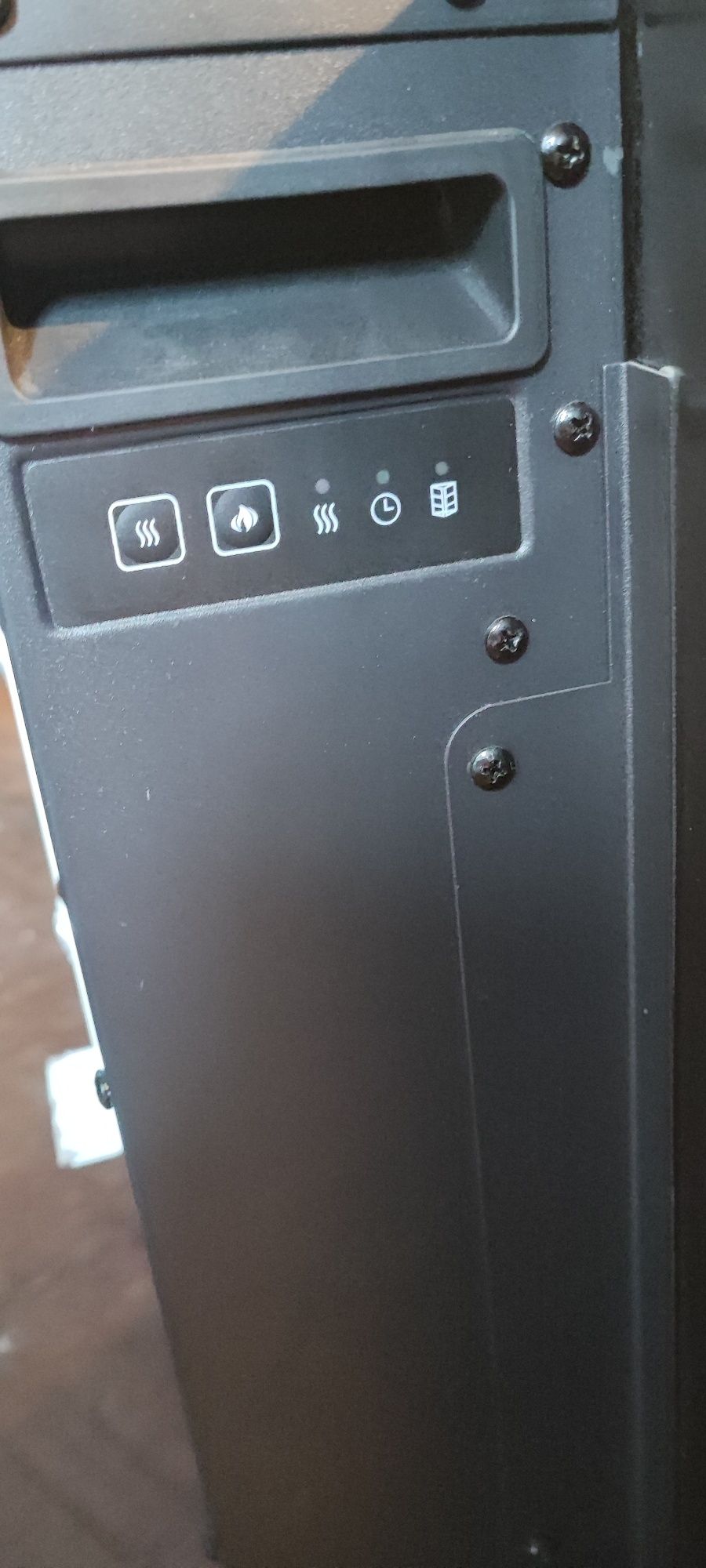 Kominek elektryczny z funkcją grzania +pilot