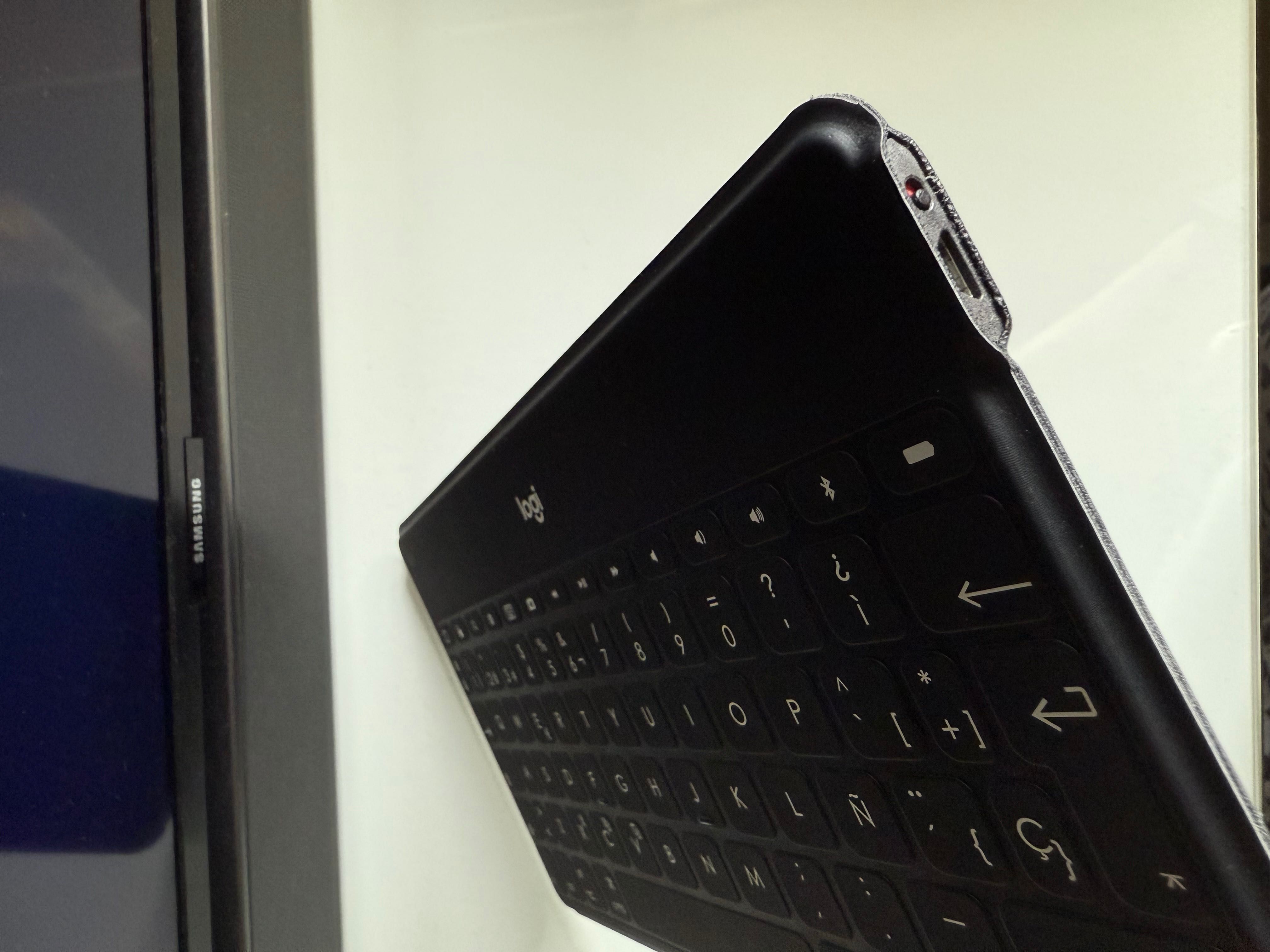 Teclado tablet Logitech Keys to Go Black