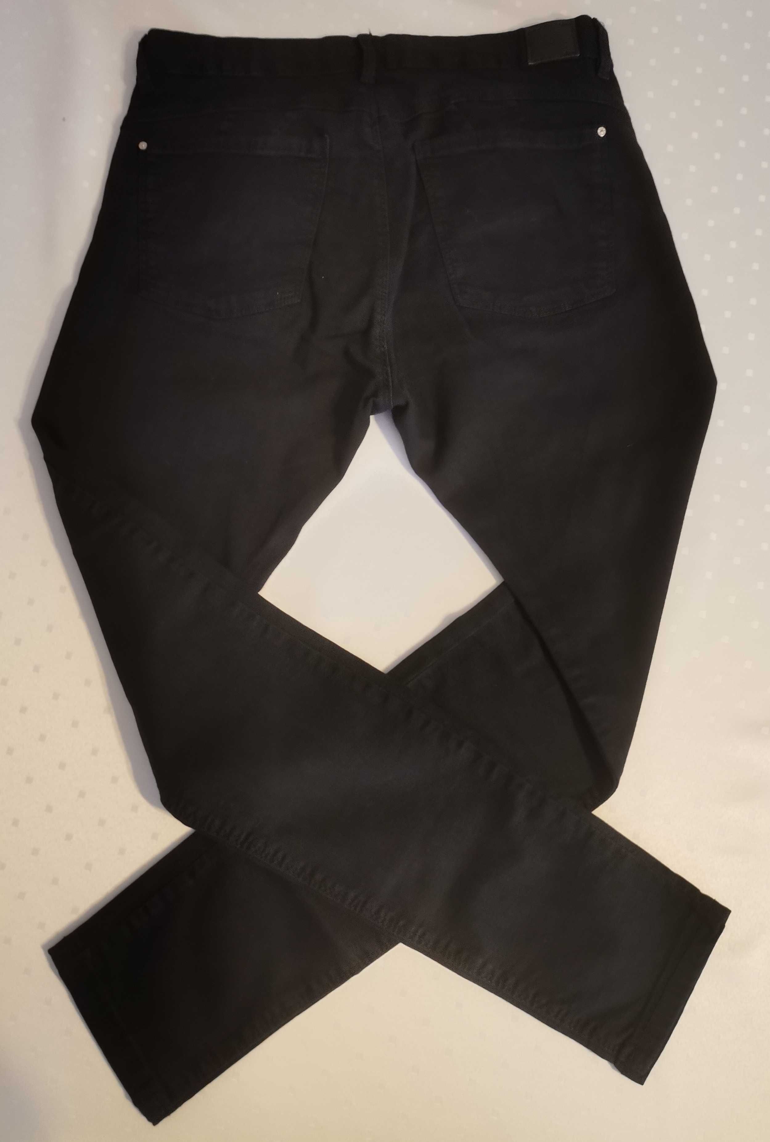 Czarne spodnie Bershka rozmiar 42