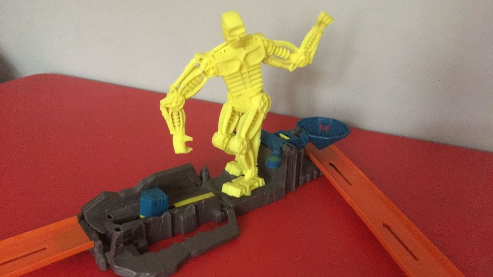 Mattel HOT WHEELS tor wyrzutnia pojedynek i starcie cyborgów