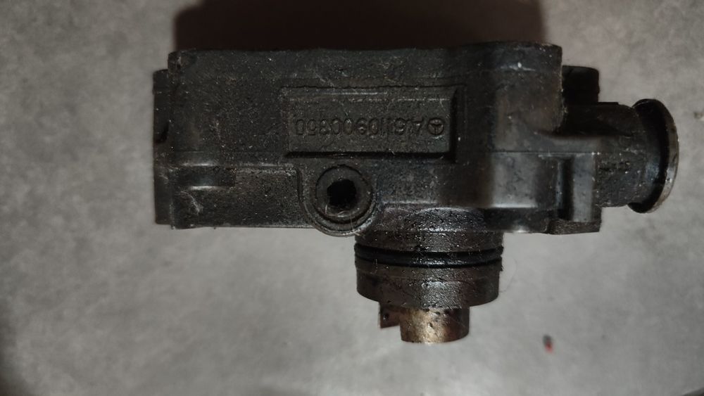 Pompa paliwa Bosch Mercedes 2.2 diesel  w 203