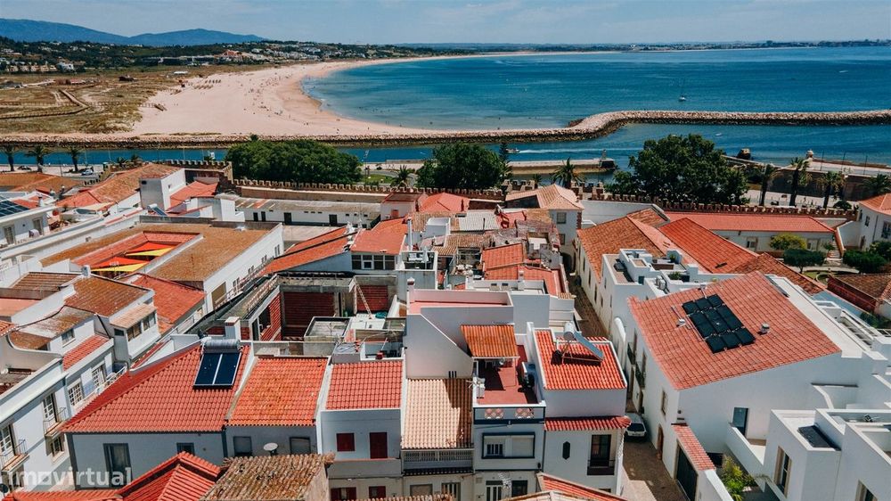 Moradia T2 no Centro de Lagos, 2min da Praia