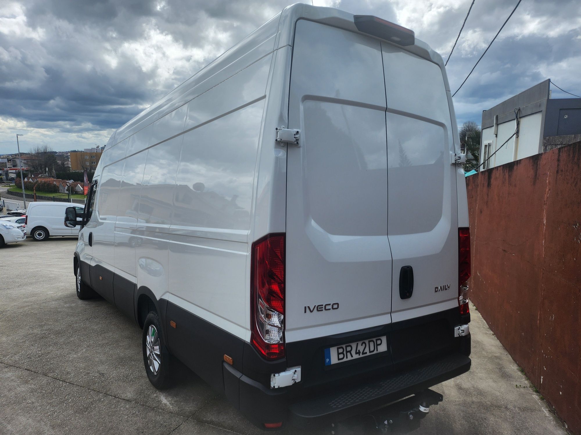 Iveco Daily 35-180 HI MATIC  Viatura NOVA COM ZERO KMS C/ Iva dedutíve