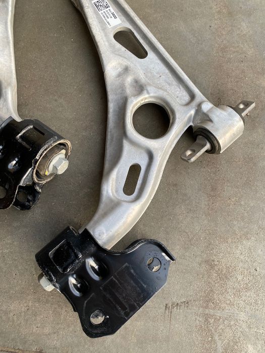 Продам рычаги передние 	Chevrolet Bolt EV