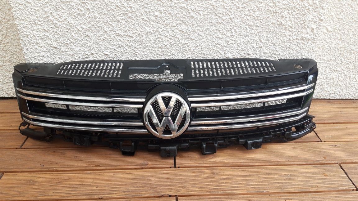 Решітка радіатора морда передок VW Tiguan