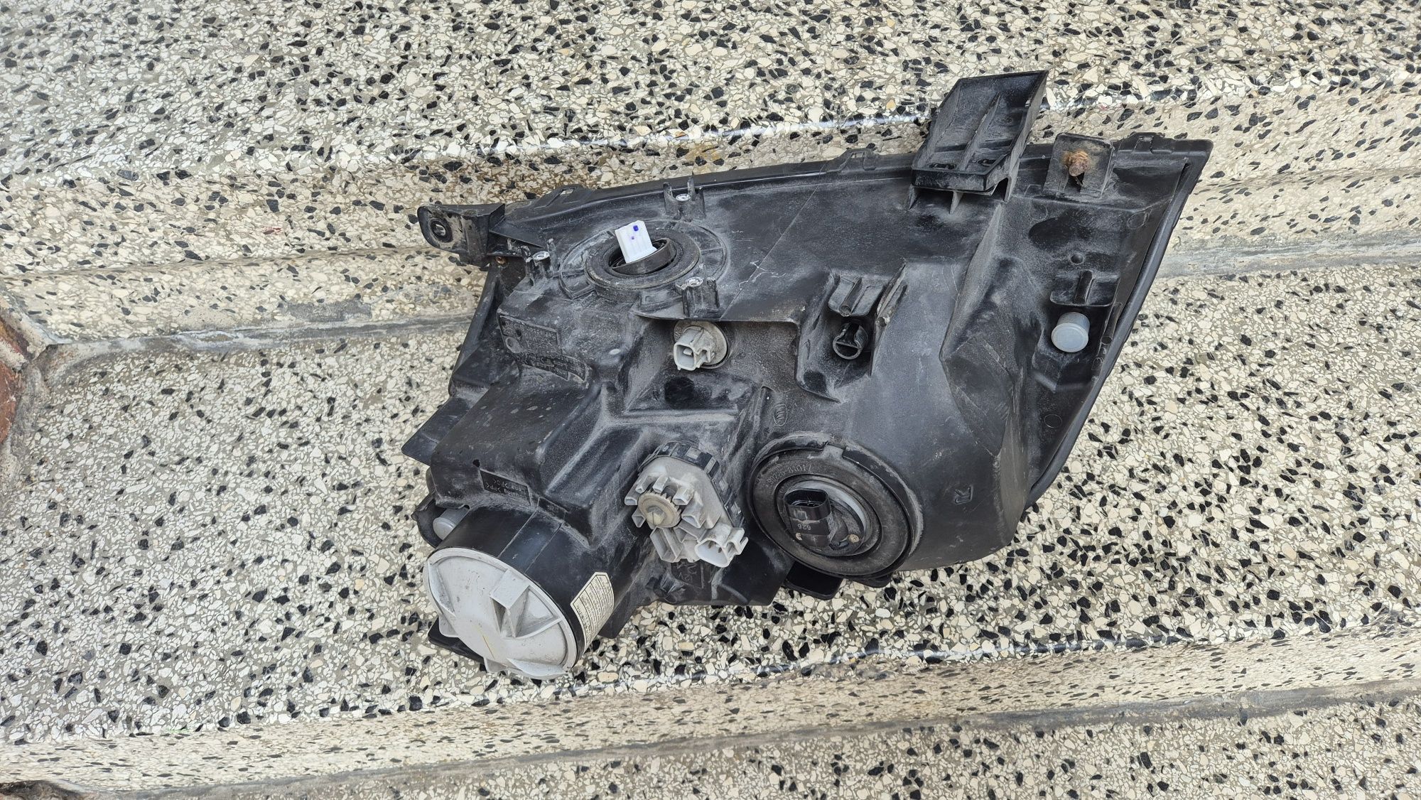 Lampa przednia Prawa SUZUKI GRAND VITARA xenon