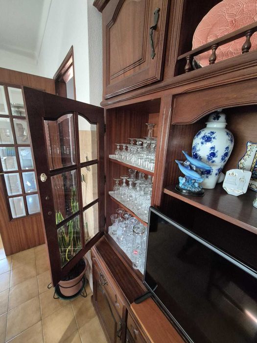 Móvel de sala em madeira maciça – estilo vintage