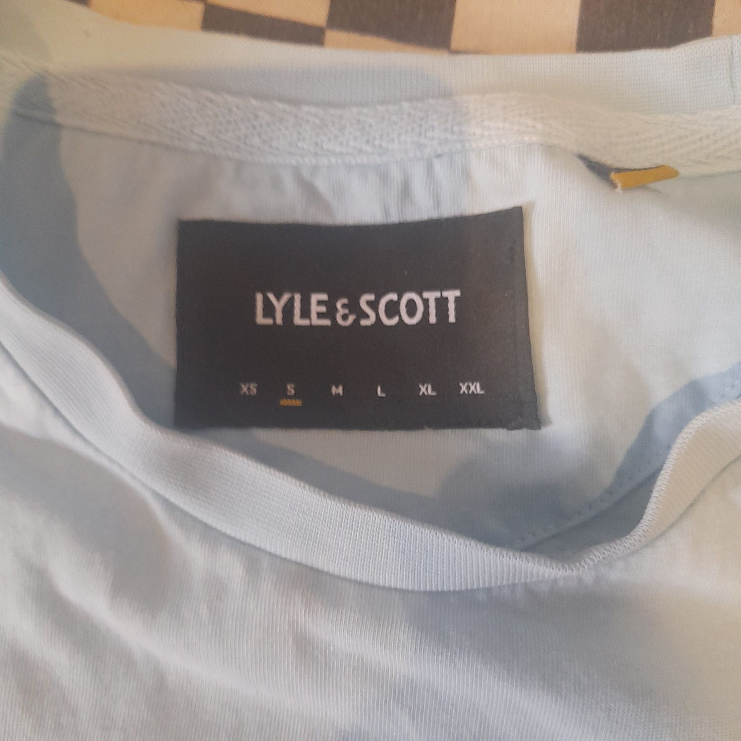 Яскрава футболка Lyle Scot