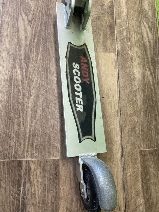 Trotinete antiga de crianca