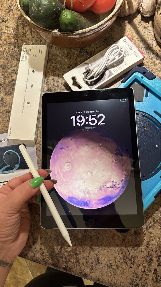 Tablet iPad Apple Retina - Touch ID - PROCREATE - iOS 17.7