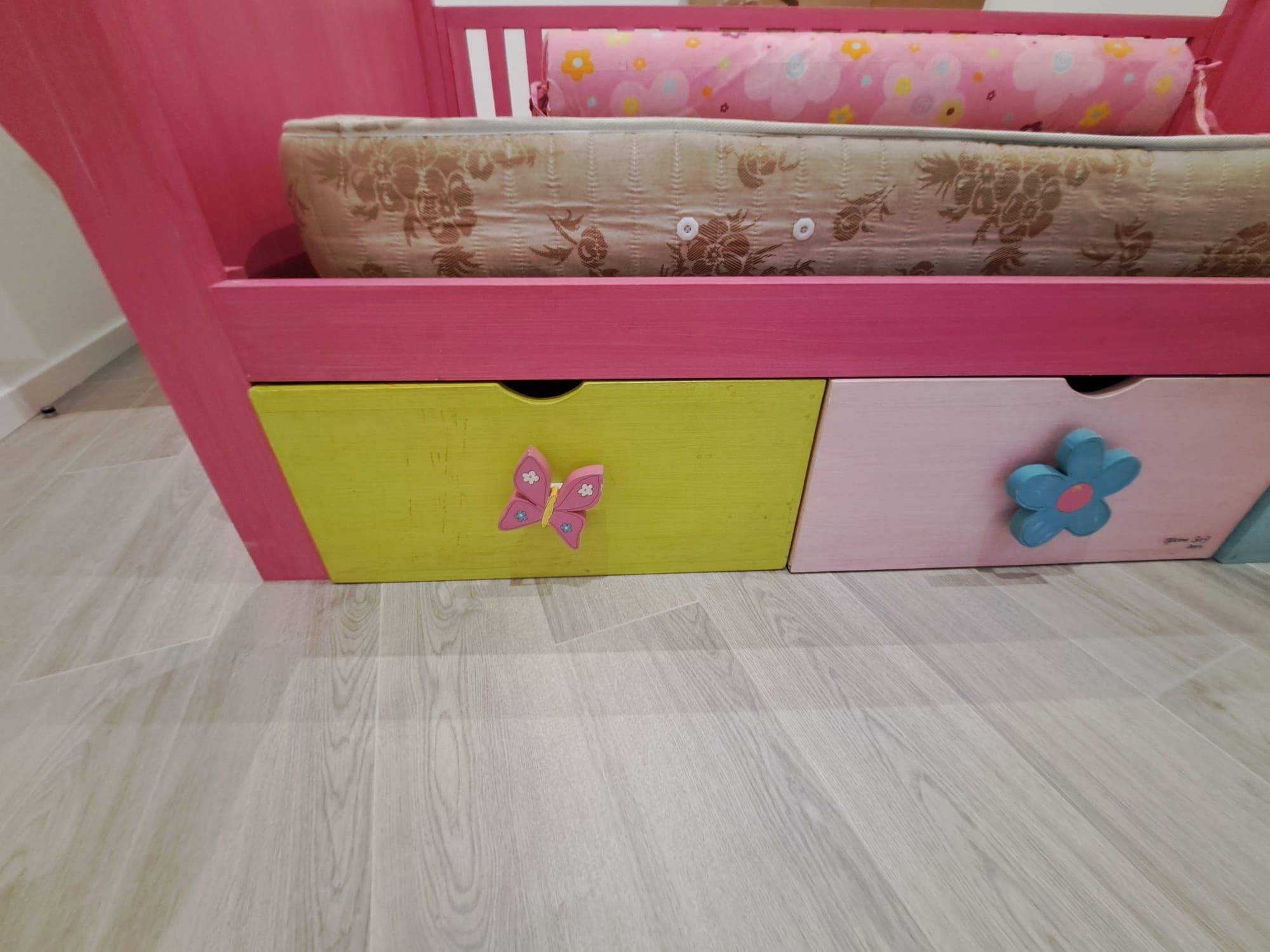 Cama madeira com gavetas e colchão