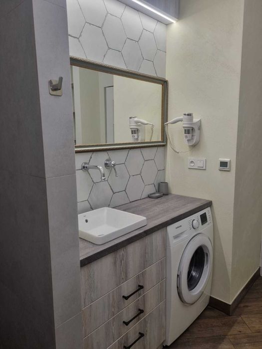 Довгострокова оренда 2-к квартири.