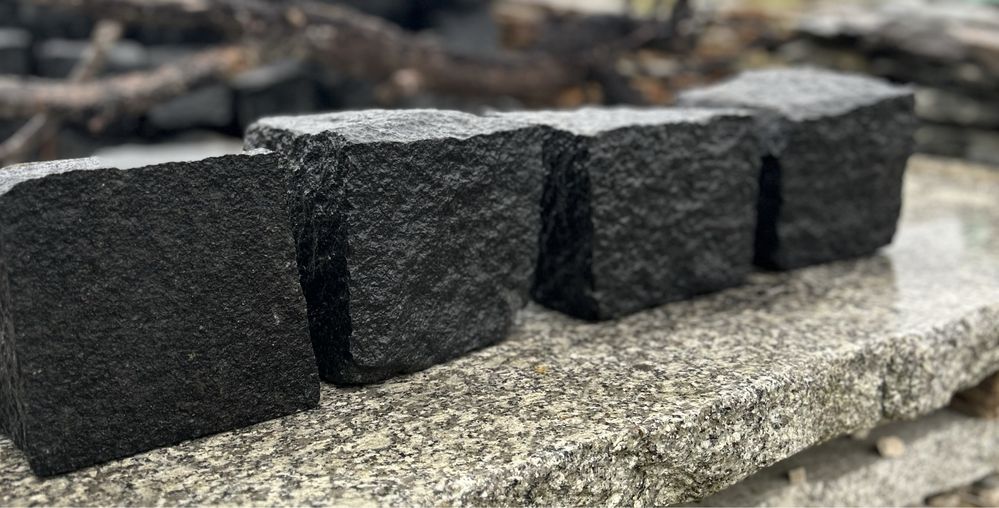 KOSTKA BAZALTOWA ŁUPANA 4x6, 7x9, 8x11 Czarny Granit Szwed Bazalt Grys