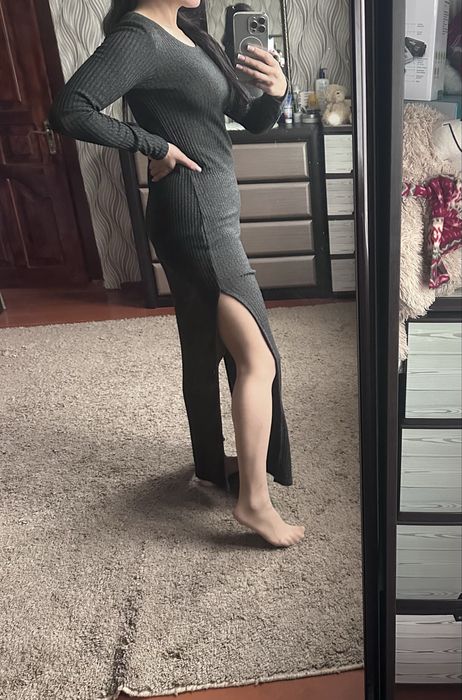 Сіра довга сукня в рубчик М