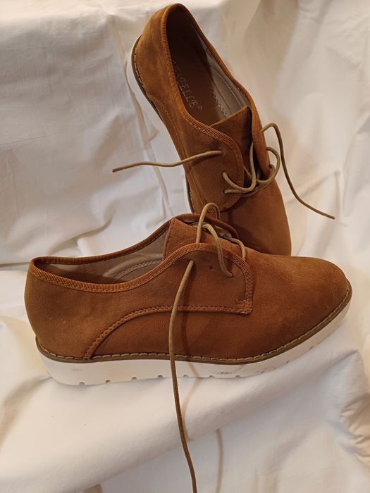 Sapatos camel tipo camurça