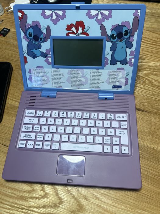 Laptop edukacyjny Disney Lexie bok język angielski Stotch