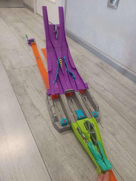 Трек Hot Wheels Блискавичні половинки Гострі леза
