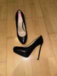 Buty na szpilce Guessa