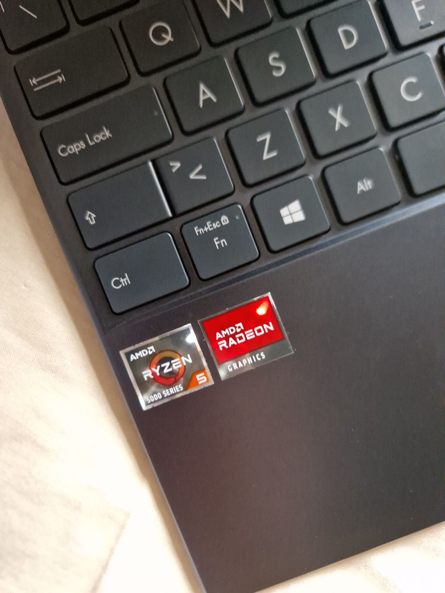 Portátil Asus ZenBook UA425 14 polegadas - 512GB - Ryzen 5500U - 8GB