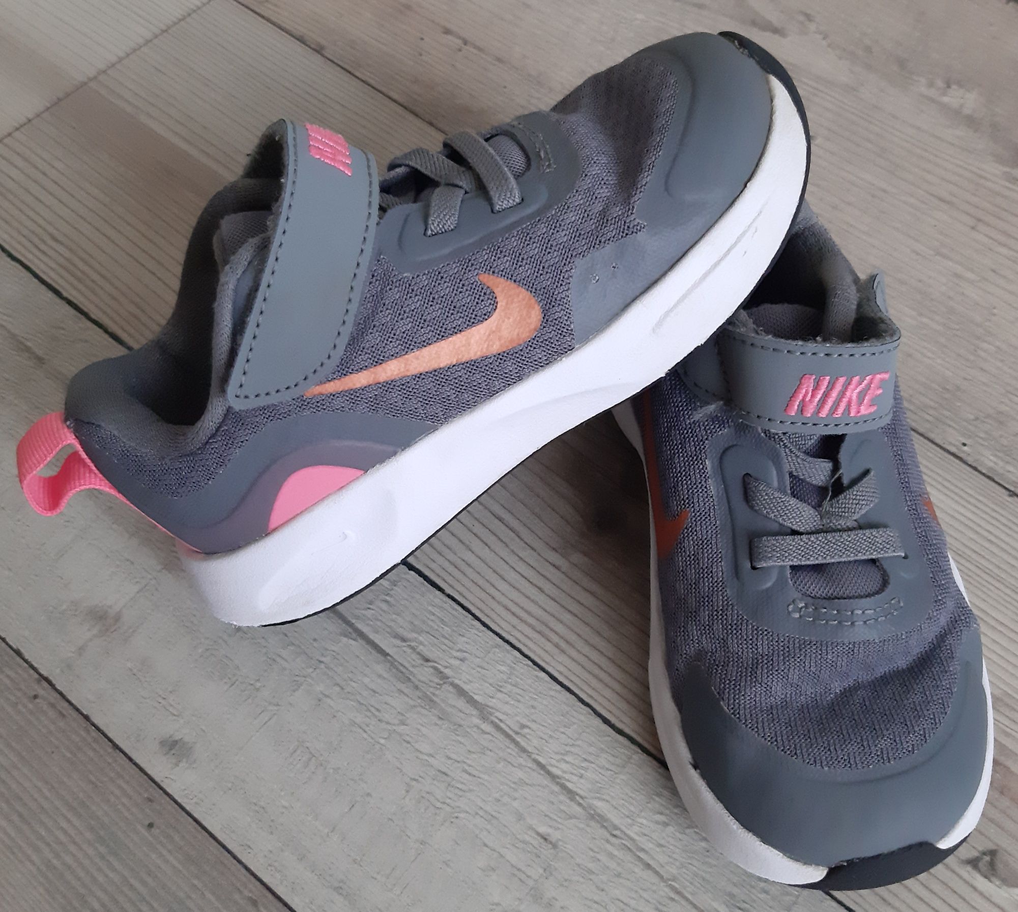 Кросівки NIKE (р.24)