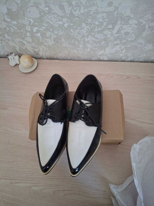 Лакові оксфорди до школи