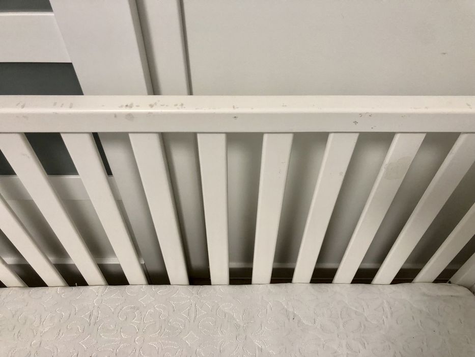 Łóżeczko niemowlęce z materacem