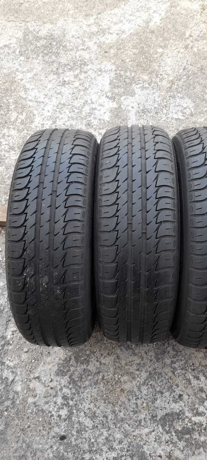 Koła 14 Renault z oponami  letnimi 165/65 R14
