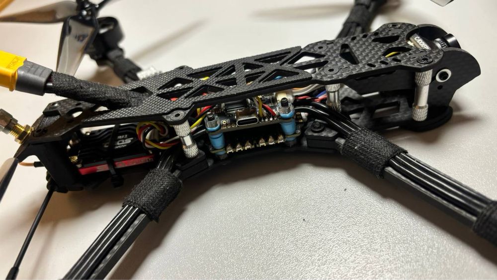 Продам FPV дрон, є різні комплектації фпв (в наявності кількість)