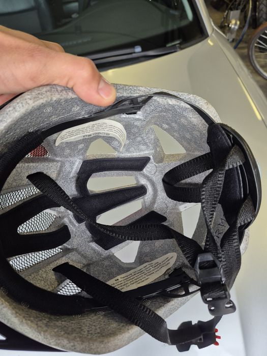 Kask rowerowy z lampka