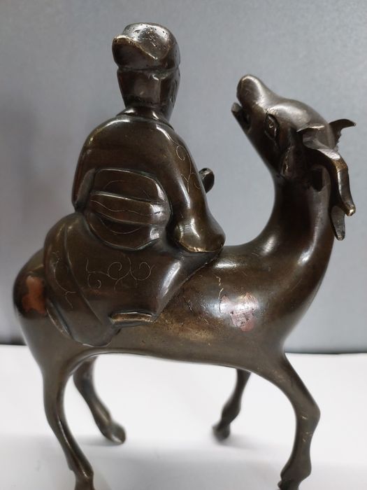 Kadzielnica z brązu,  figurka