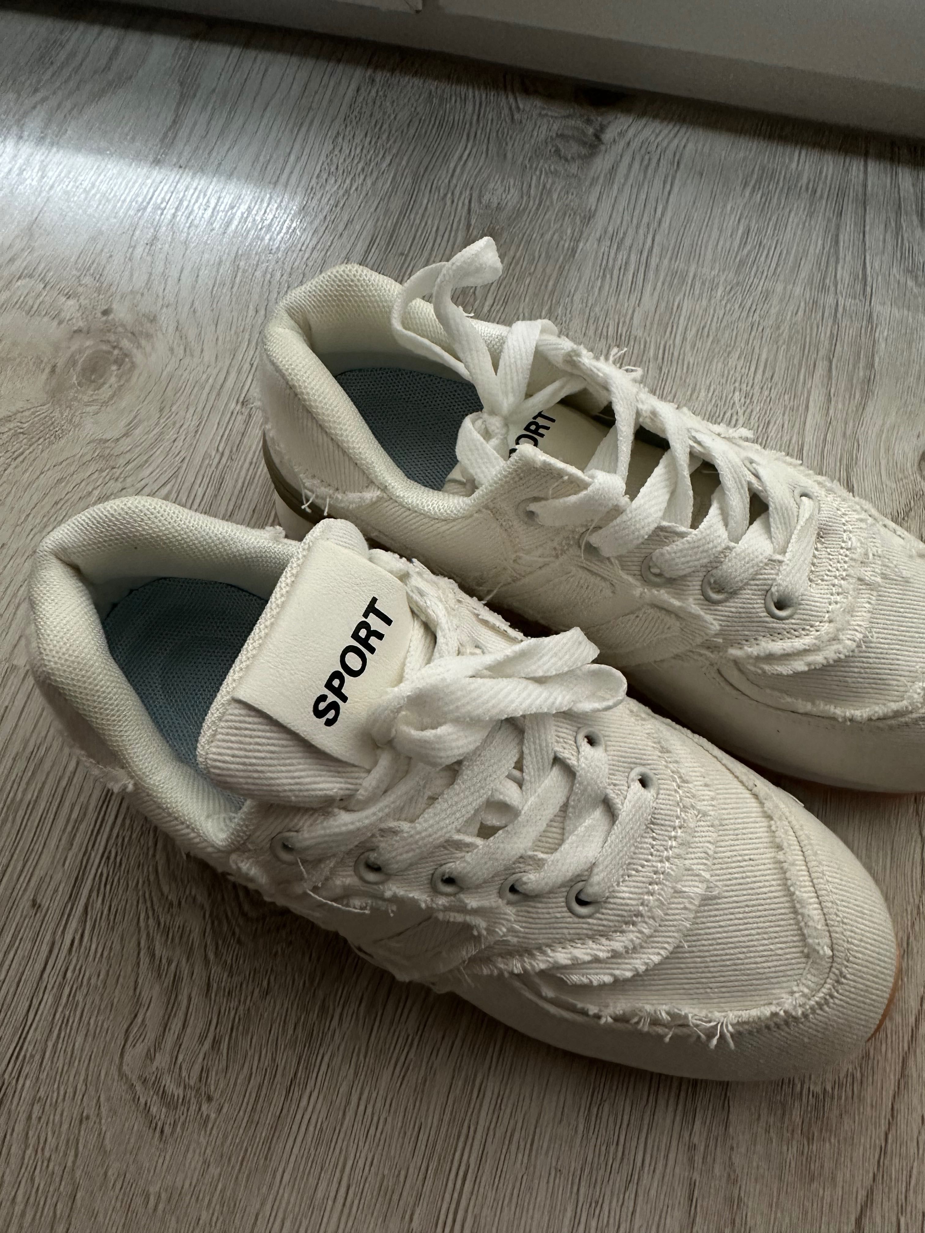 Sneakersy białe .