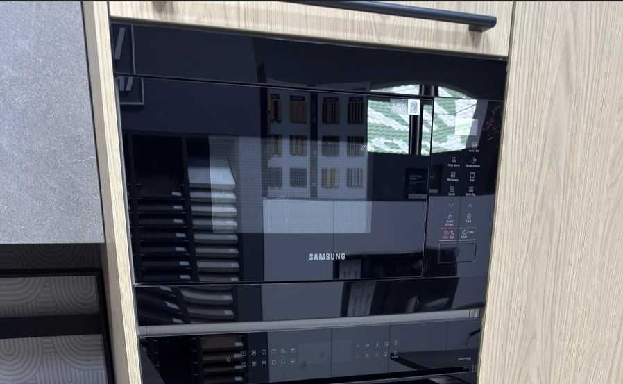 Kuchenka mikrofalowa Samsung MG22T8254AB Grill