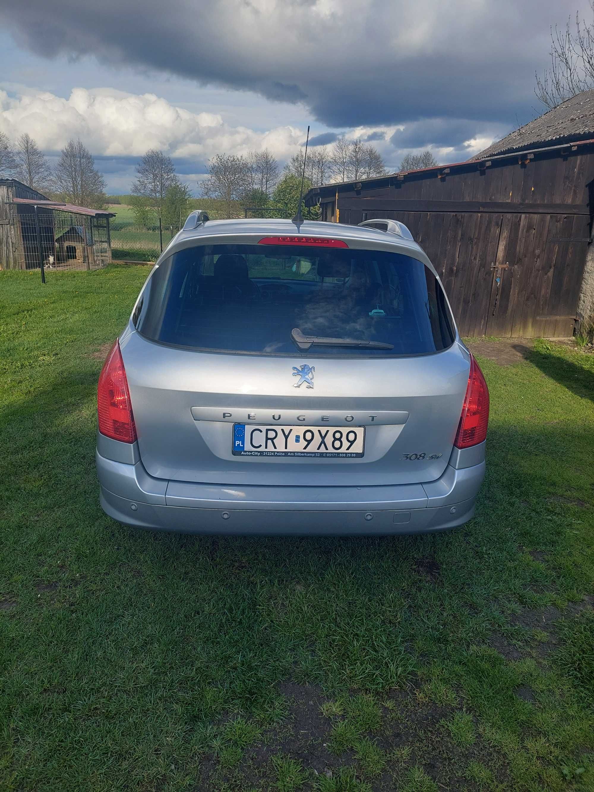 Peugeot 308, w stanie bardzo dobrym z panoramicznym dachem